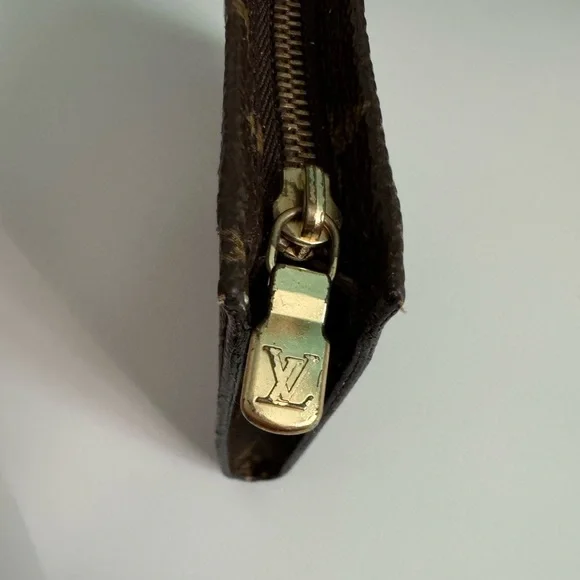 ❗️SOLD❗️Louis Vuitton monogram pouch - Picture 2 of 10